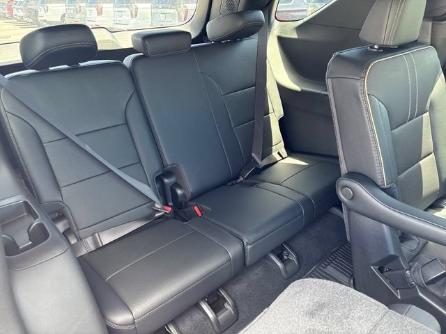 New 2026 Chevrolet Traverse High Country w/ LPO, Floor Liner Package AWD/4WD image 24