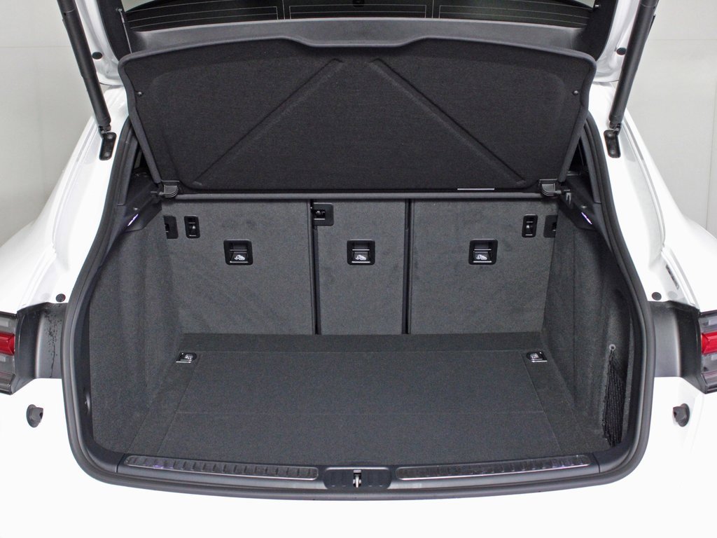 Used 2025 Porsche Macan image 14