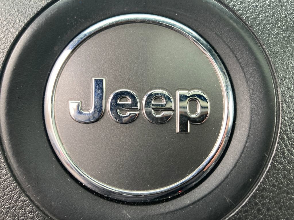 Used 2018 Jeep Grand Cherokee Limited image 26
