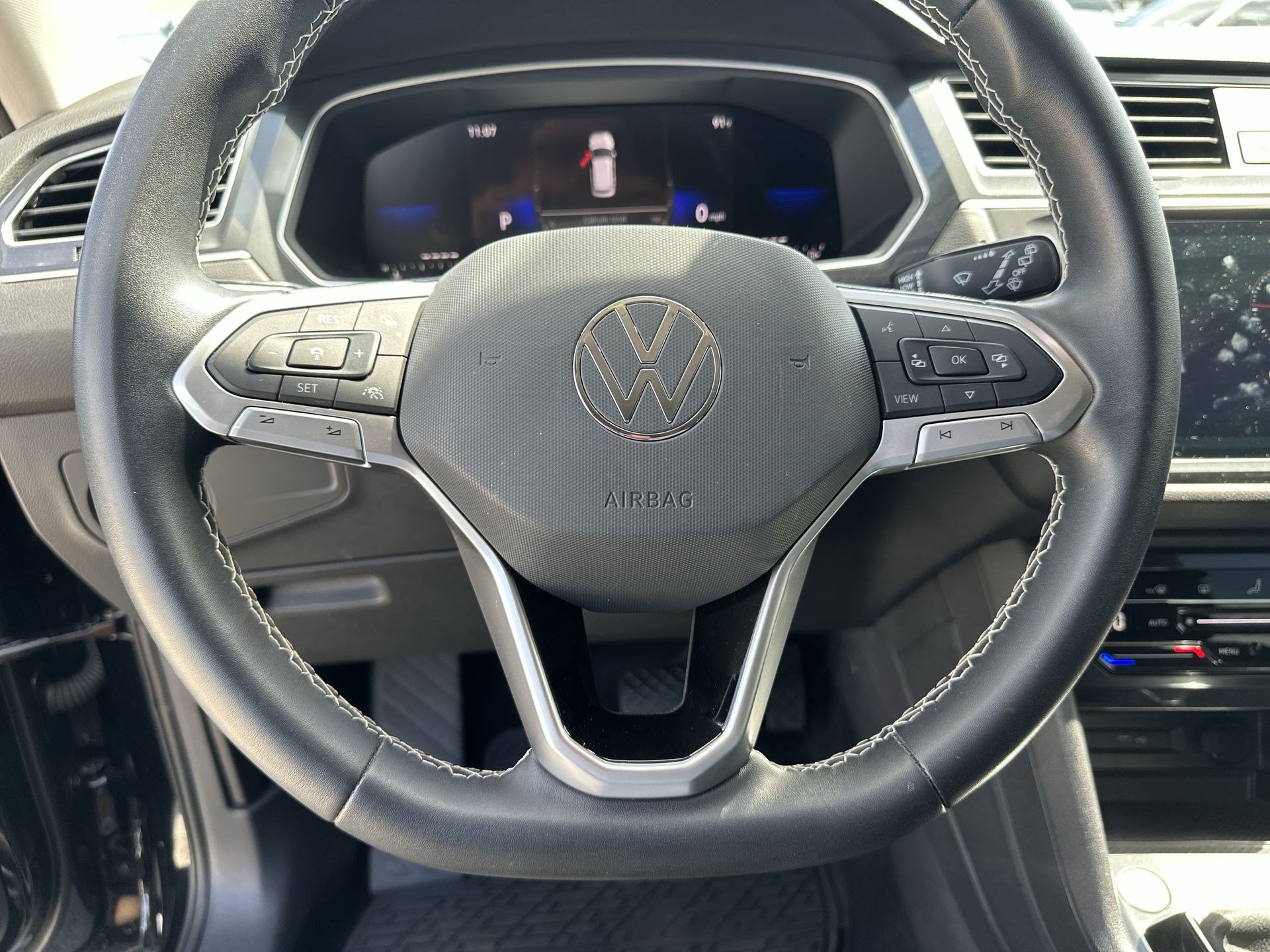 Used 2023 Volkswagen Tiguan SE FWD image 11
