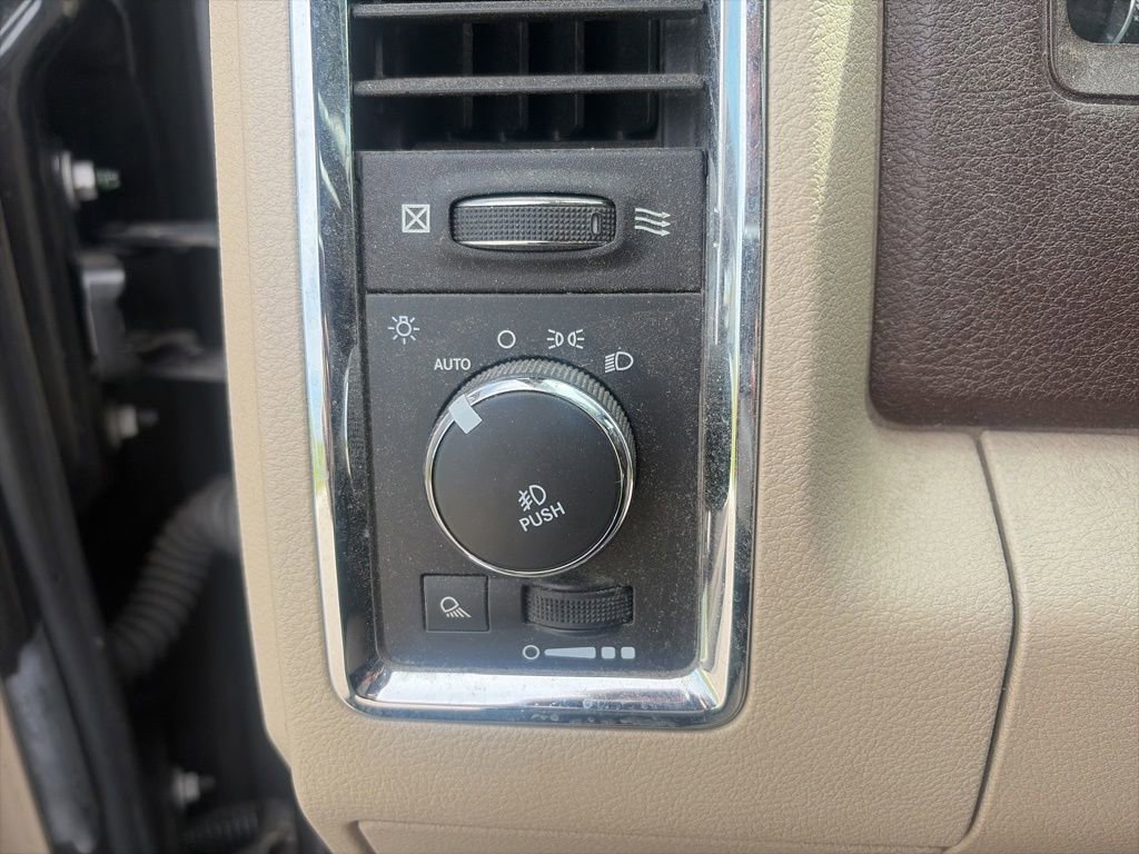 Used 2017 RAM 1500 Laramie AWD/4WD image 12