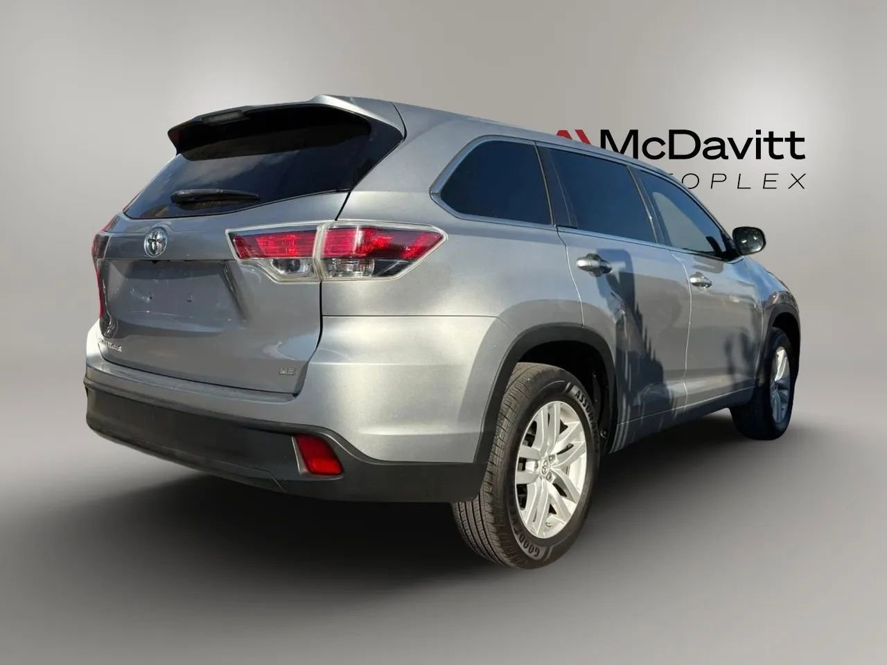 Used 2015 Toyota Highlander LE FWD image 4