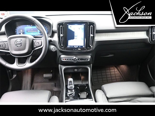 Used 2025 Volvo XC40 B5 Plus w/ Protection Package Premier image 9