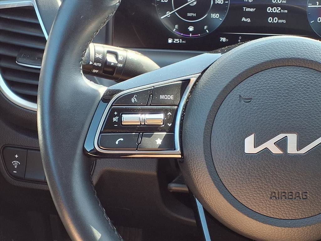 Used 2025 Kia Seltos EX AWD/4WD image 16