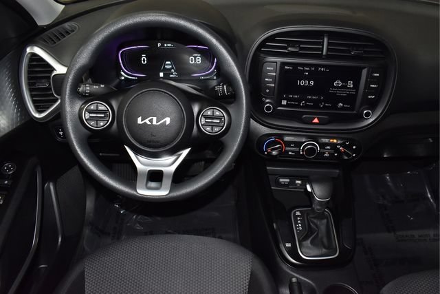 Used 2025 Kia Soul LX w/ LX Technology Package FWD image 28