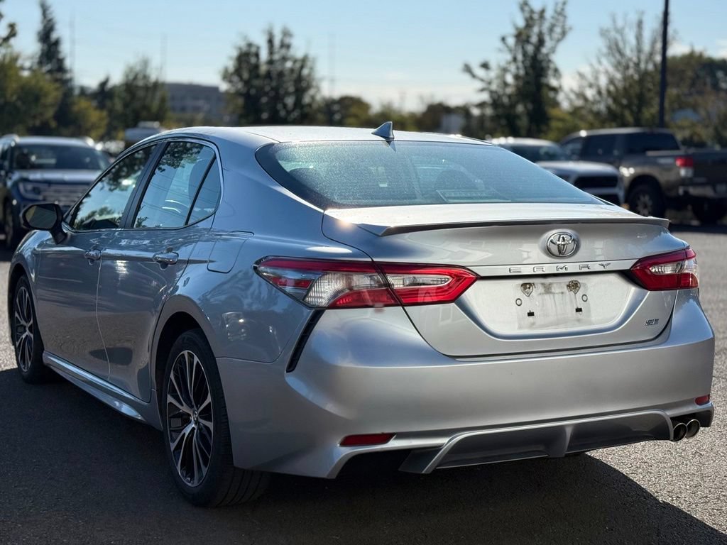 Used 2019 Toyota Camry SE FWD image 3