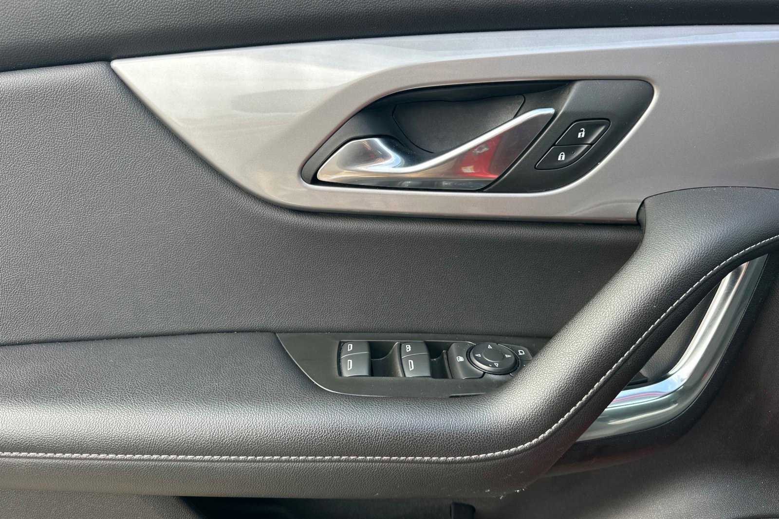 Used 2024 Chevrolet Blazer LT image 11