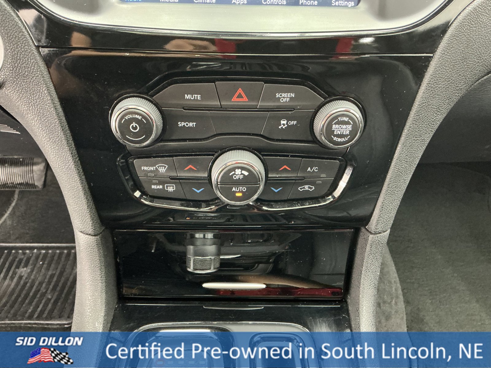 Used 2018 Chrysler 300 S image 11