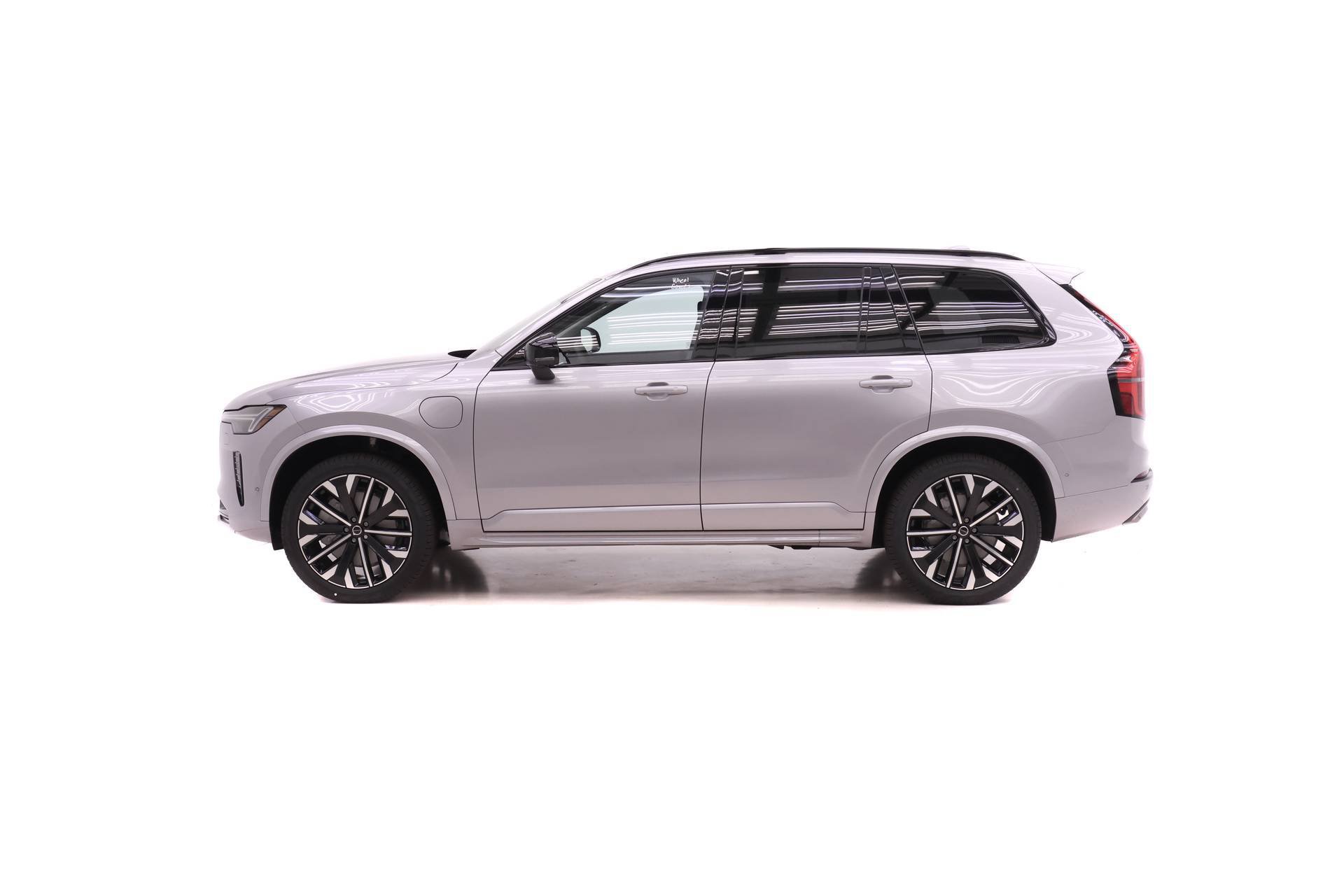 New 2026 Volvo XC90 T8 Ultra w/ Protection Package Premier AWD/4WD image 3