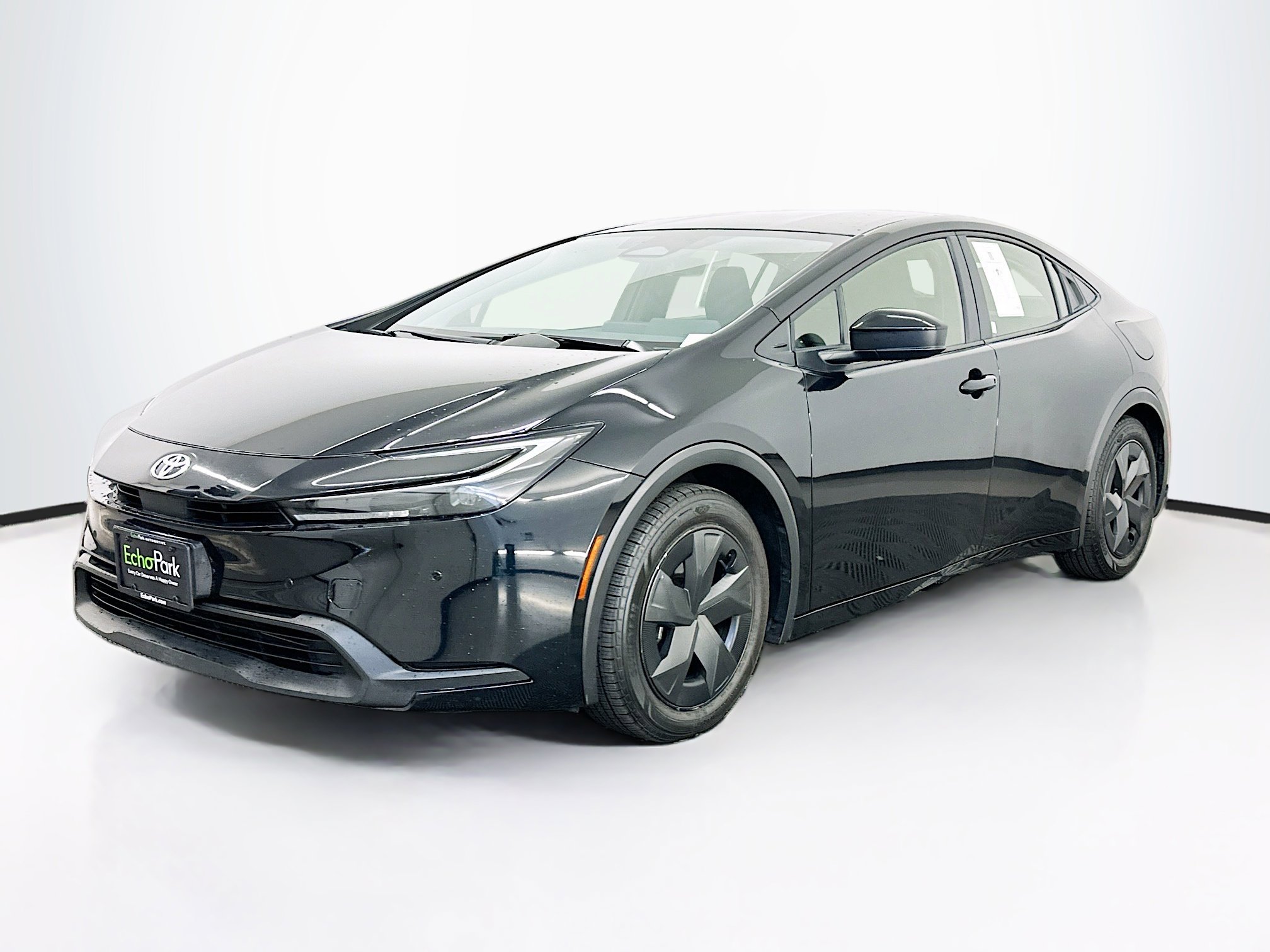 Used 2024 Toyota Prius LE image 3