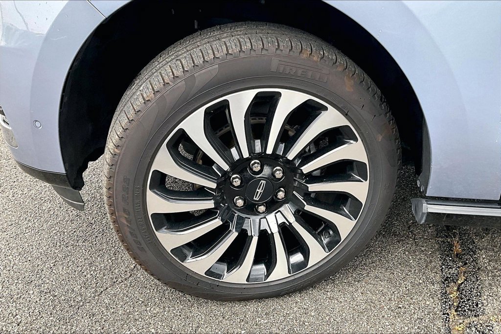 Used 2024 Lincoln Navigator L Black Label AWD/4WD image 11