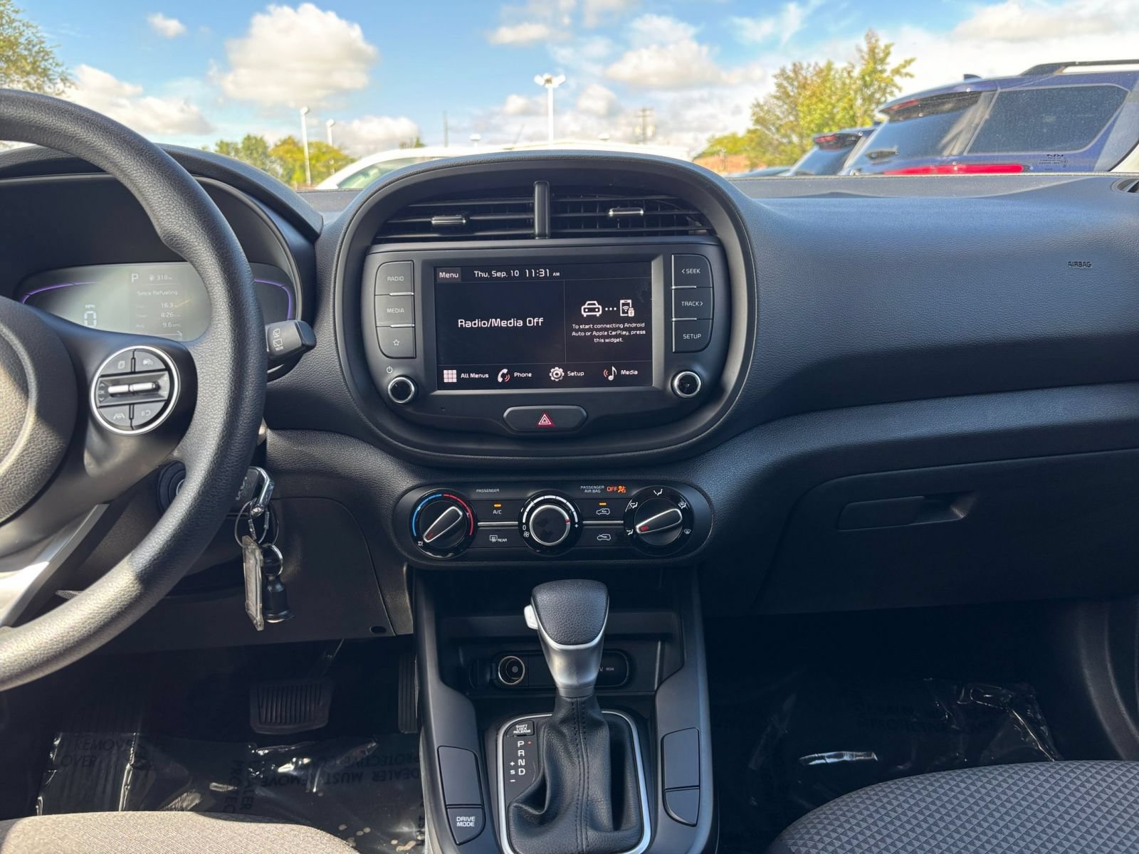 Used 2025 Kia Soul LX w/ LX Technology Package FWD image 16