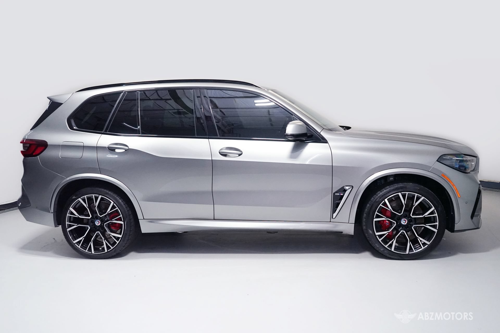 Used 2022 BMW X5 M w/ Executive Package AWD/4WD image 3