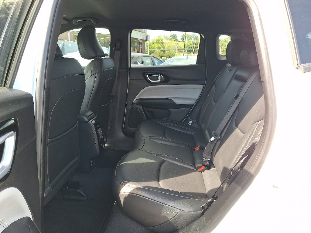 Used 2025 Jeep Compass Limited AWD/4WD image 12