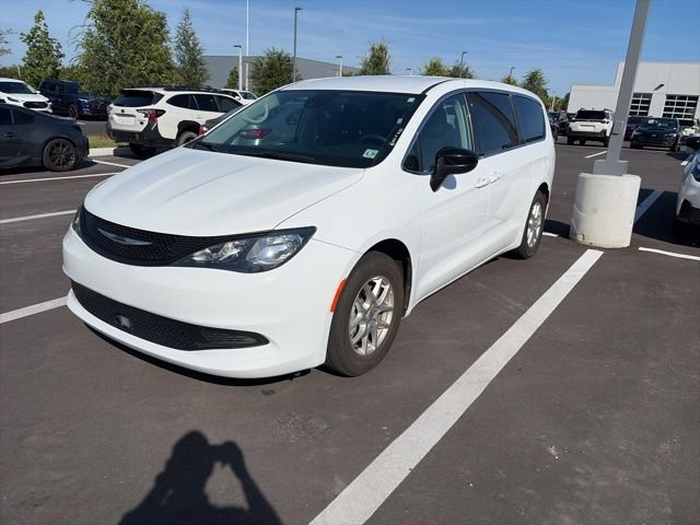 Used 2024 Chrysler Voyager LX FWD image 3