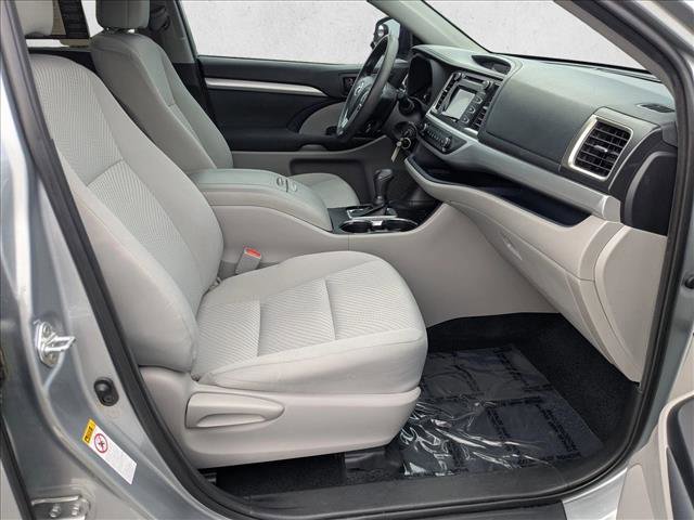 Used 2019 Toyota Highlander LE image 18
