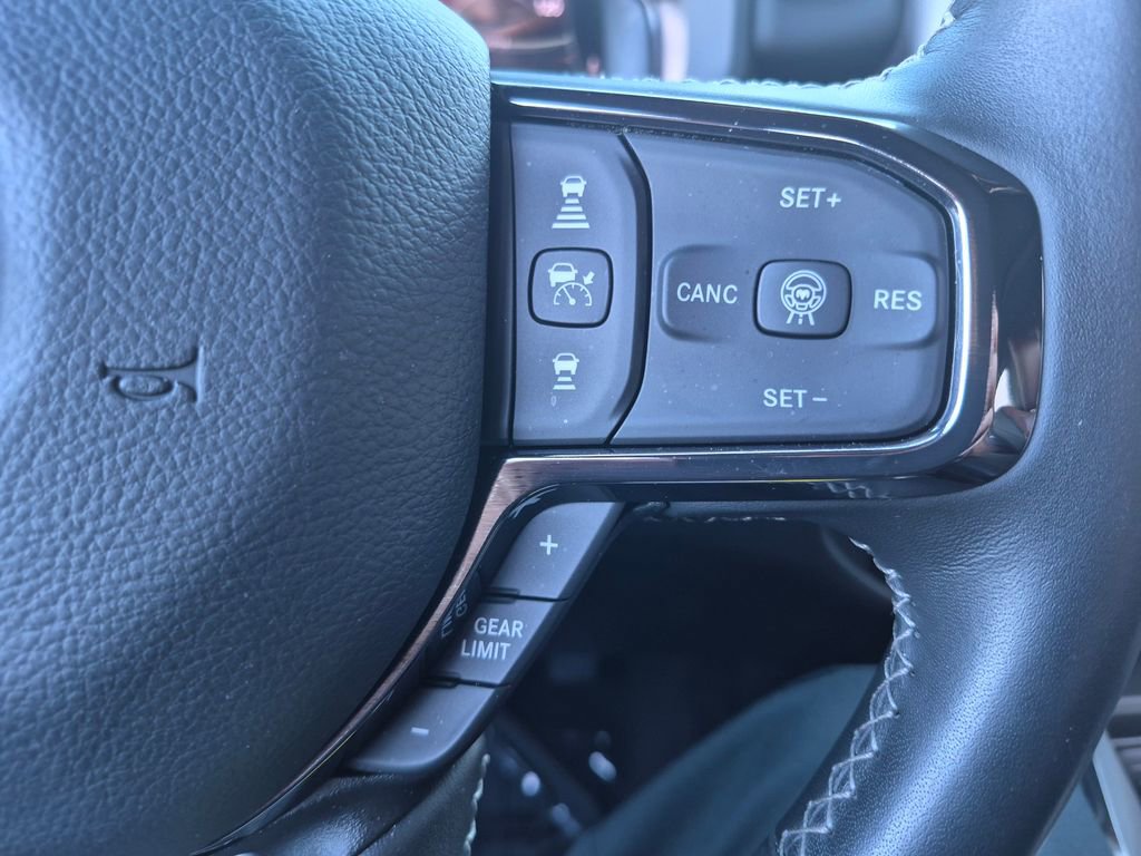 Used 2025 RAM 1500 Limited AWD/4WD image 33