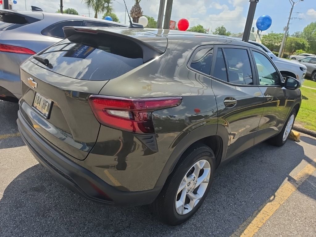 Used 2024 Chevrolet Trax LS w/ LS Convenience Package image 5