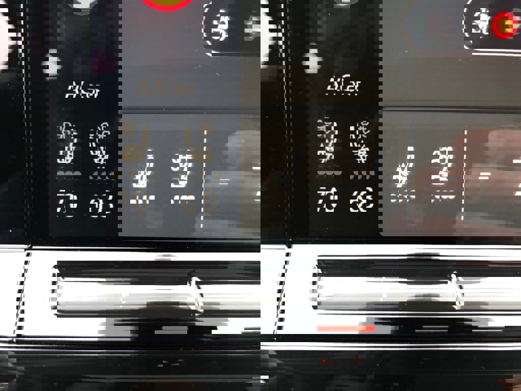 Used 2025 Volkswagen Atlas SEL image 28