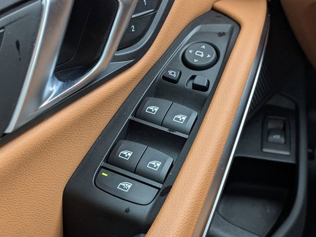 Used 2025 BMW 330i Sedan w/ M Sport Package image 27