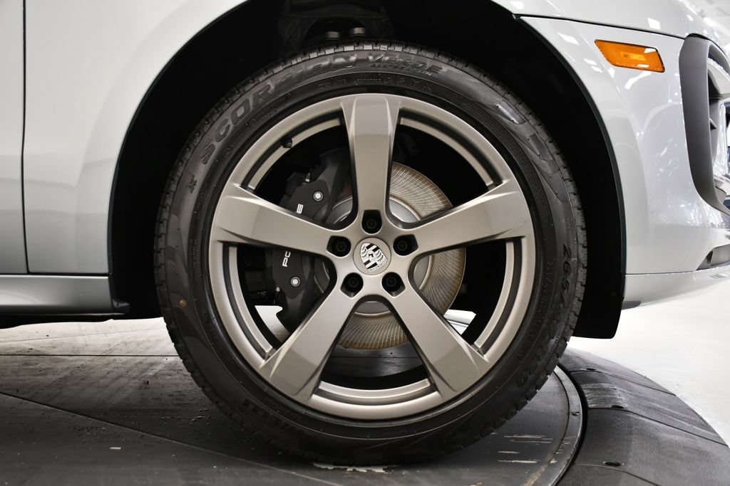Certified 2026 Porsche Macan AWD/4WD image 19