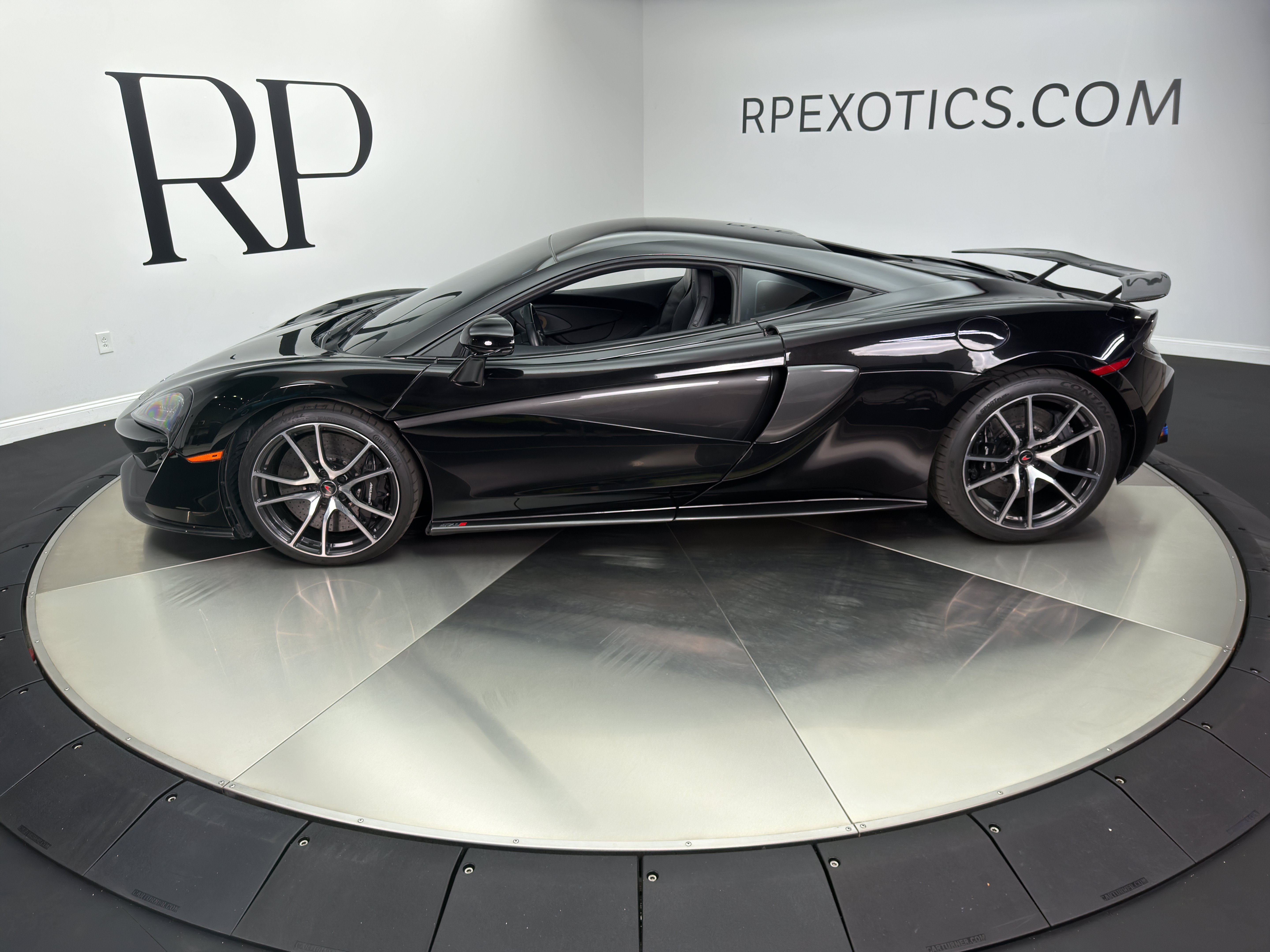 Used 2016 McLaren 570S Coupe RWD image 6