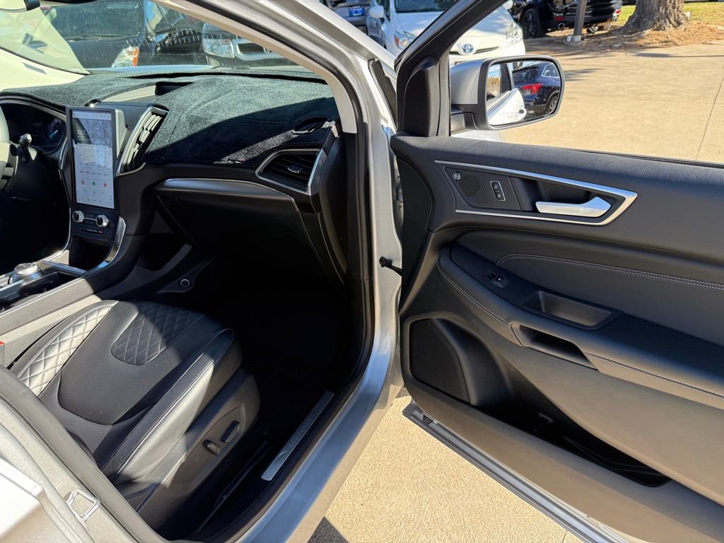 Used 2023 Ford Edge Titanium image 18