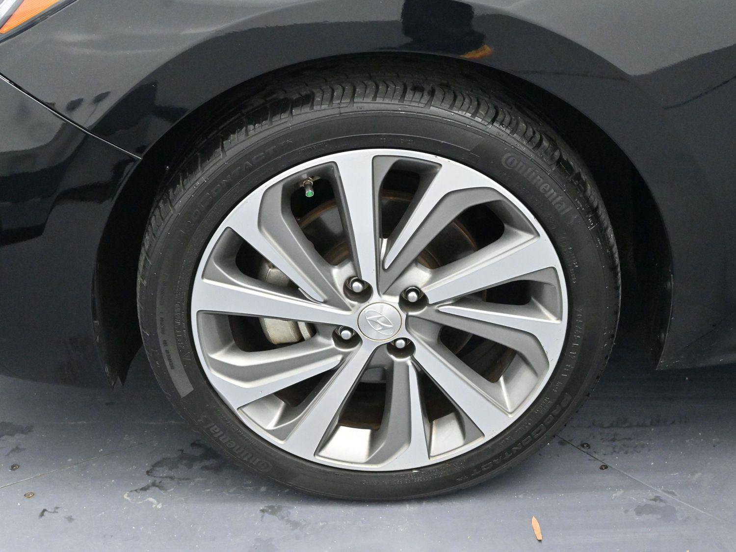 Used 2021 Hyundai Accent Limited image 34