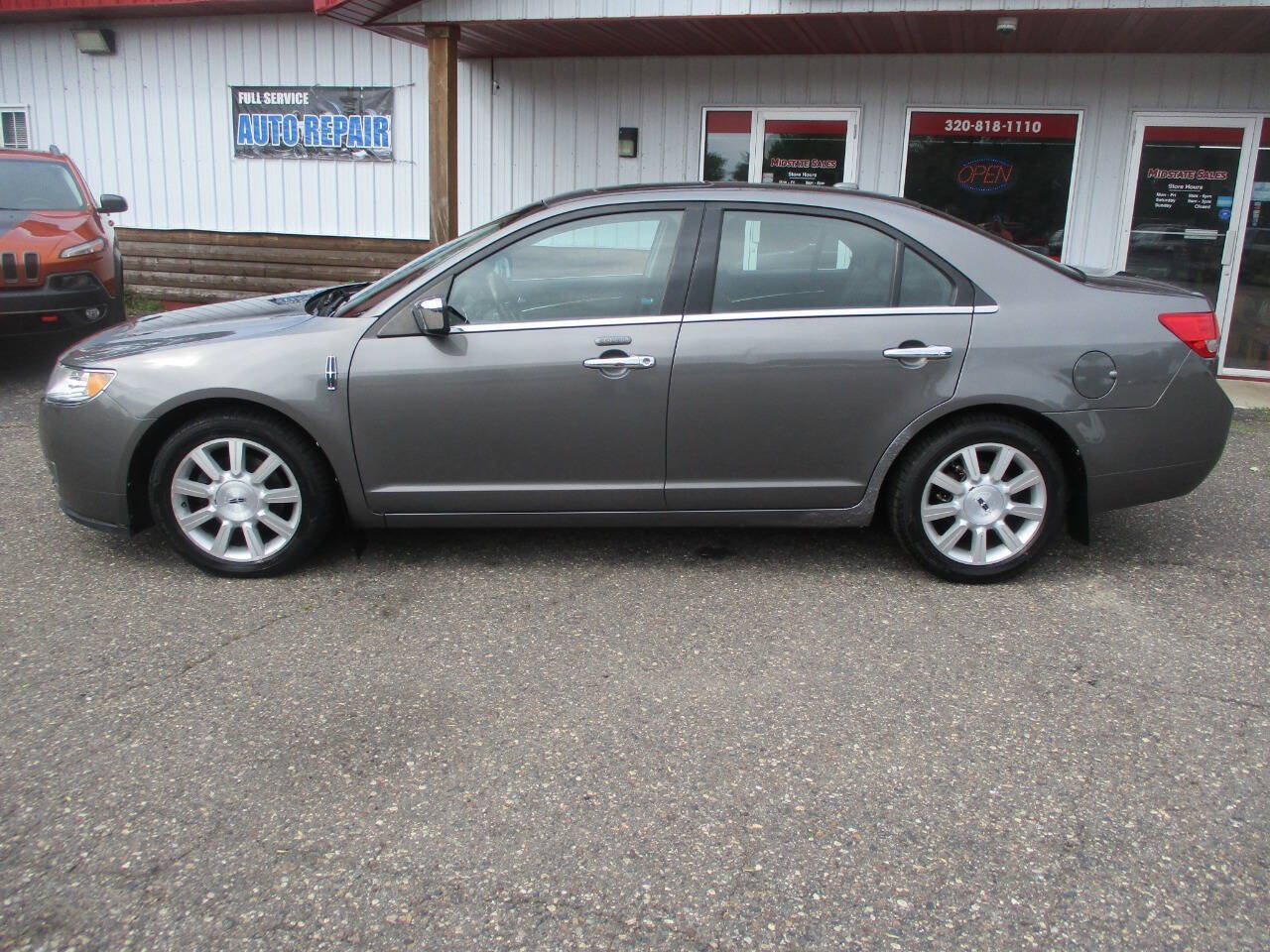 Used 2010 Lincoln MKZ FWD image 3