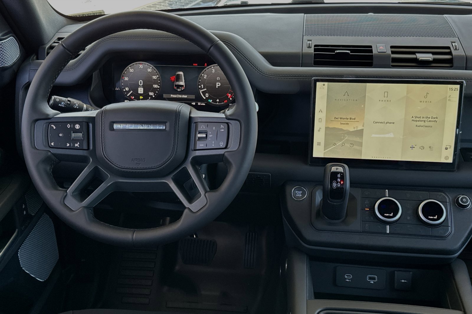 New 2024 Land Rover Defender 130 X-Dynamic SE image 13