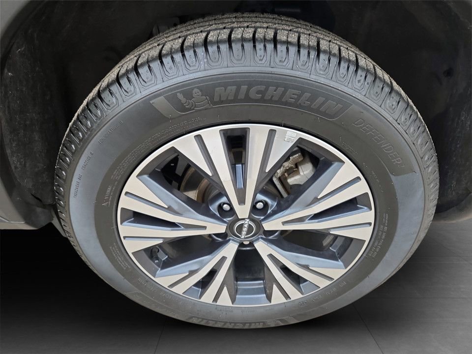 Used 2023 Nissan Rogue SV image 32