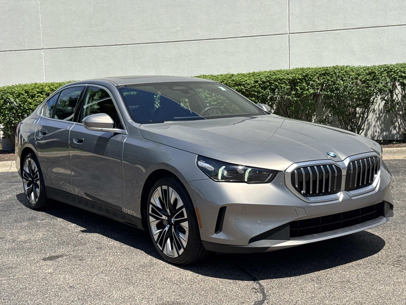Used 2026 BMW 540i xDrive AWD/4WD image 3