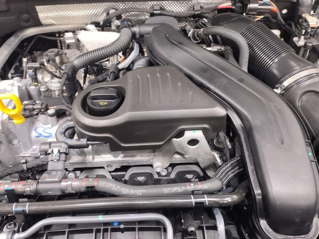 Used 2025 Volkswagen Taos SE image 8