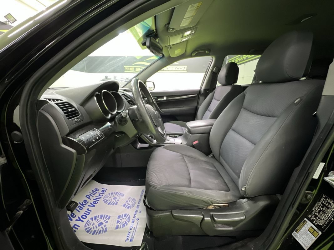 Used 2012 Kia Sorento LX w/ Convenience Pkg FWD image 16