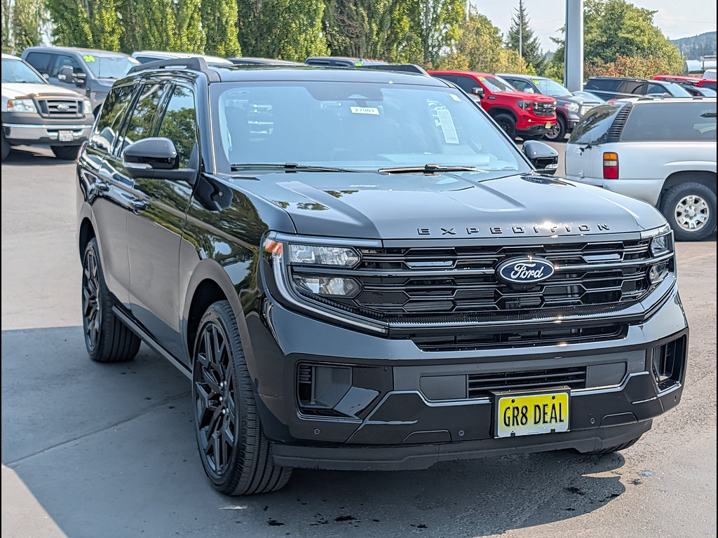 New 2027 Ford Expedition Platinum w/ Stealth Performance Package AWD/4WD image 3