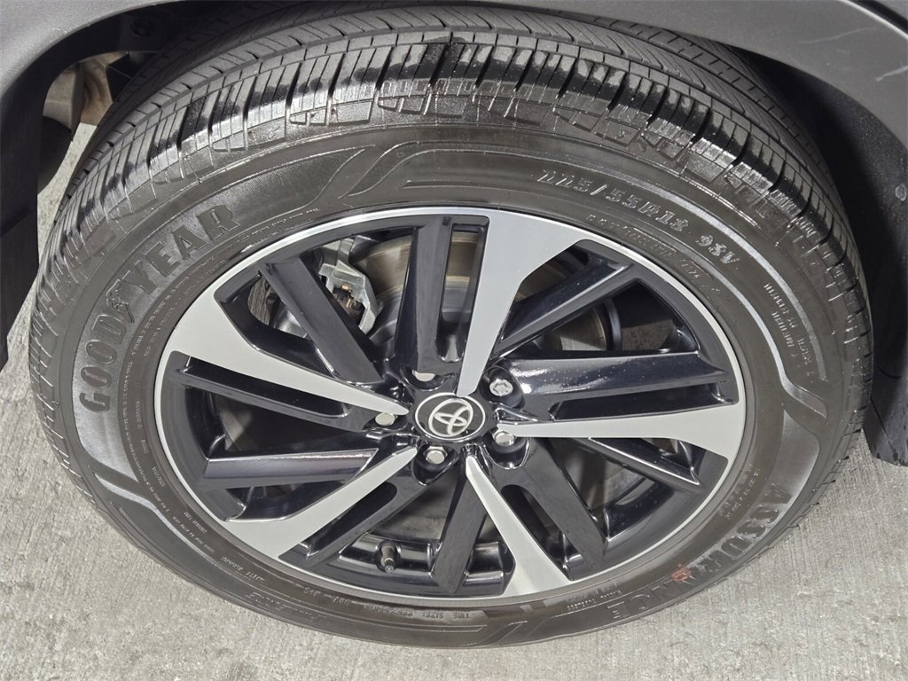 Used 2024 Toyota Corolla Cross XSE w/ Convenience Package image 9