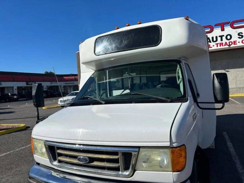 Used 2006 Ford E-350 and Econoline 350 Super Duty RWD image 22