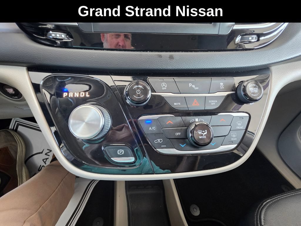 Used 2018 Chrysler Pacifica LX FWD image 24