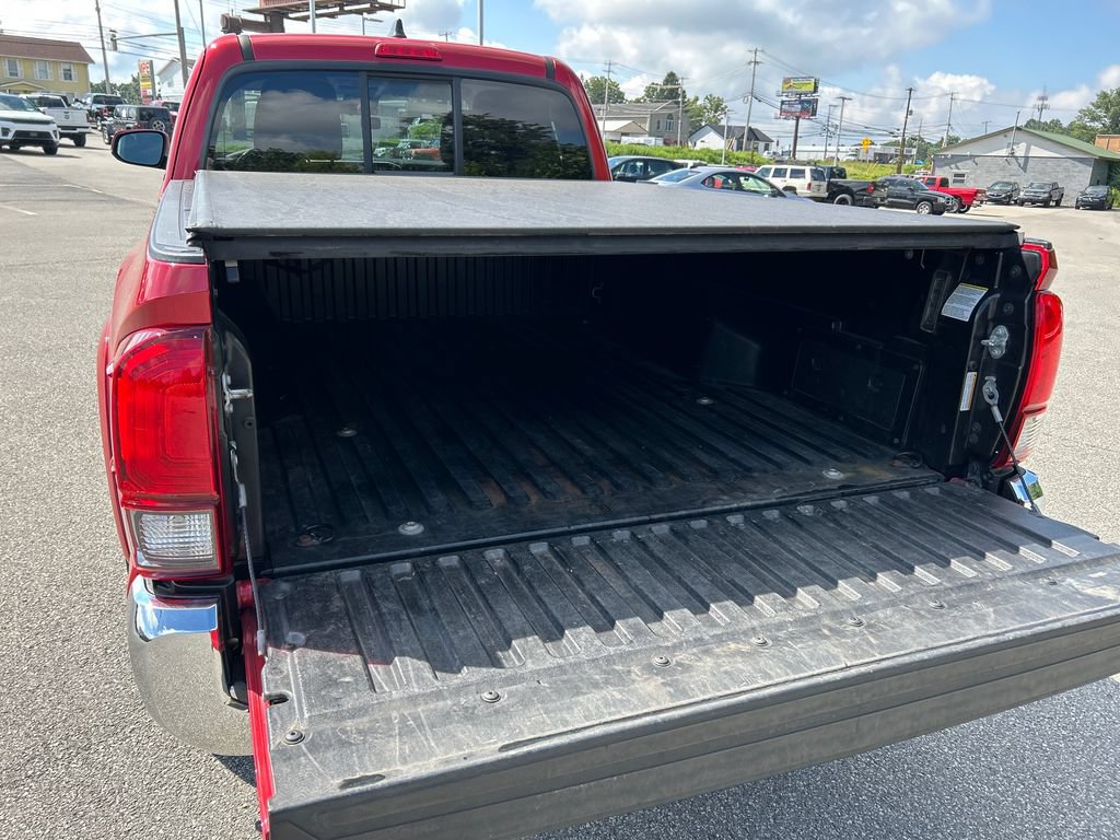 Used 2022 Toyota Tacoma SR5 w/ SR5 Appearance Package (SM) AWD/4WD image 11