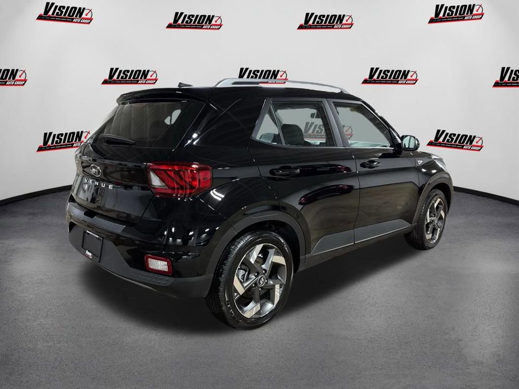 Certified 2026 Hyundai Venue SEL FWD image 5