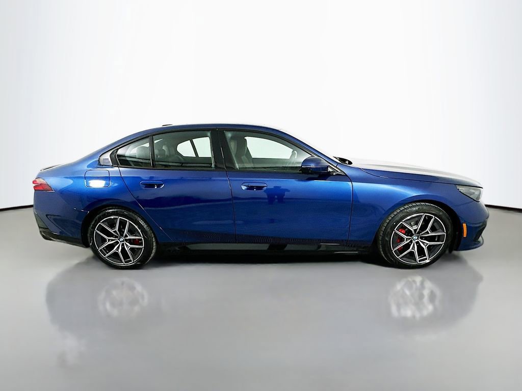 Used 2026 BMW i5 eDrive40 w/ M Sport Package image 4
