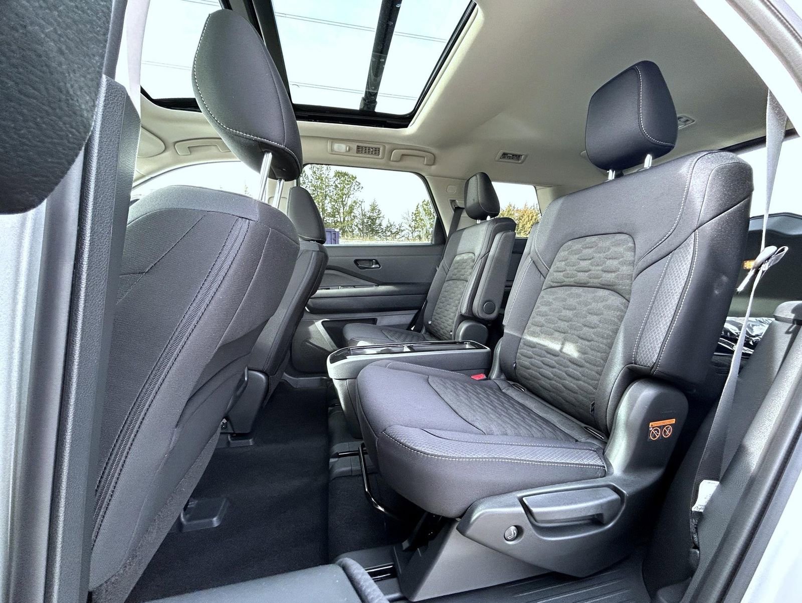 New 2025 Nissan Pathfinder SV w/ SV Premium Package image 11