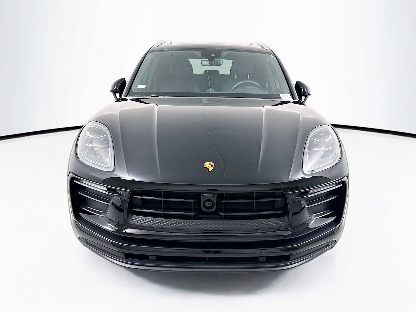Certified 2026 Porsche Macan AWD/4WD image 6
