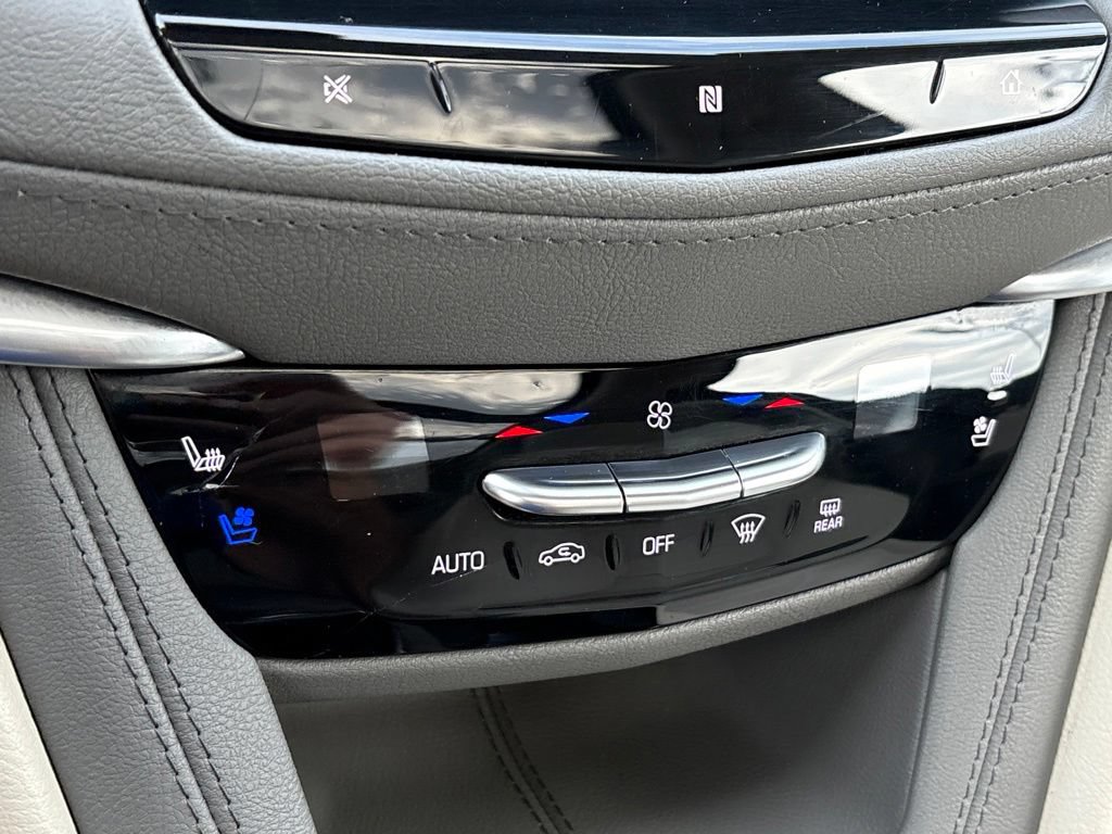 Used 2021 Cadillac XT5 Premium Luxury w/ LPO, Premium Carpet Package AWD/4WD image 18