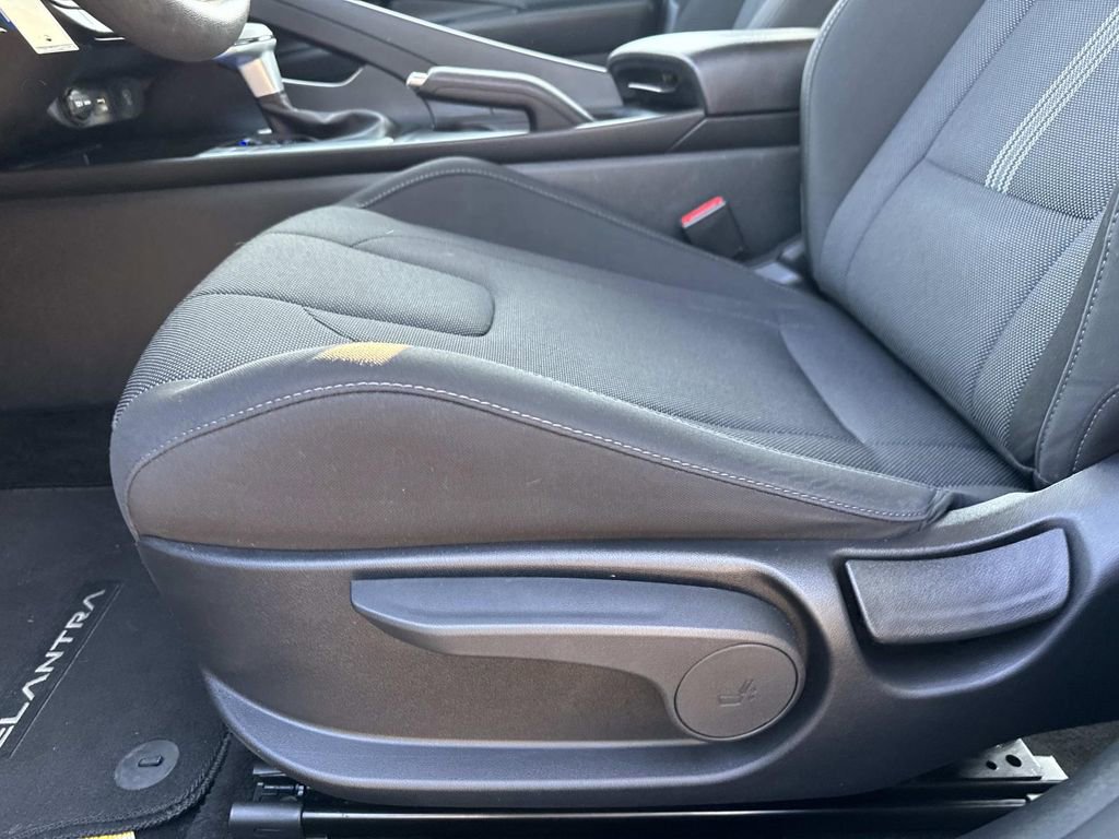 Used 2024 Hyundai Elantra SE image 18