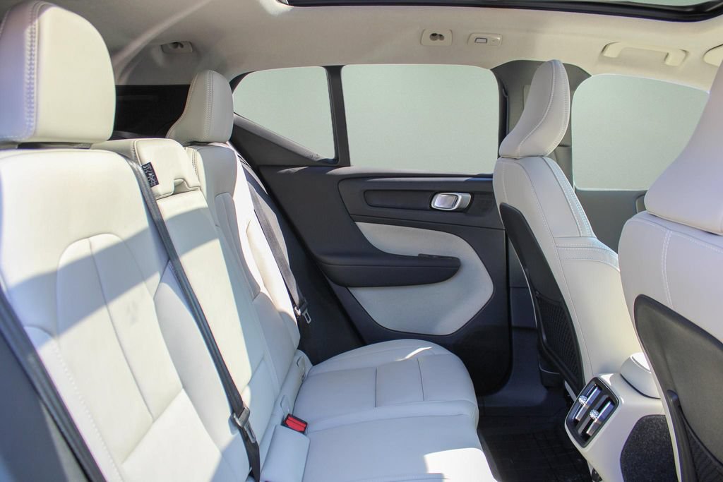 Used 2025 Volvo XC40 B5 Ultra w/ Protection Package Premier AWD/4WD image 27