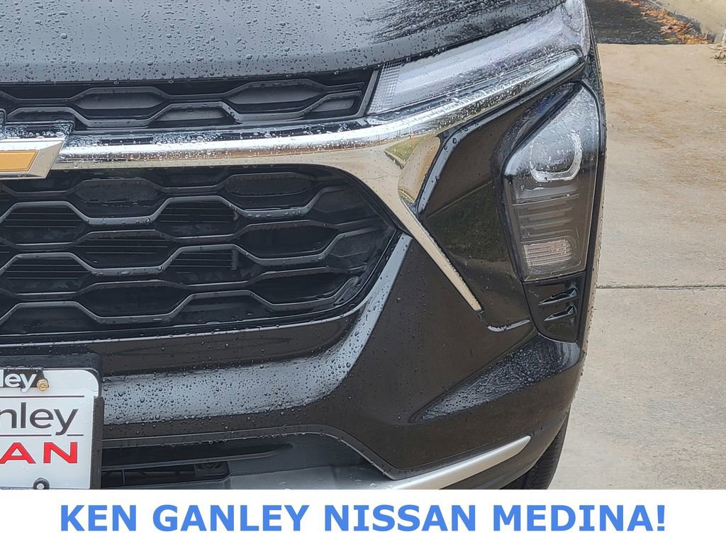 Used 2025 Chevrolet Trax LT image 10