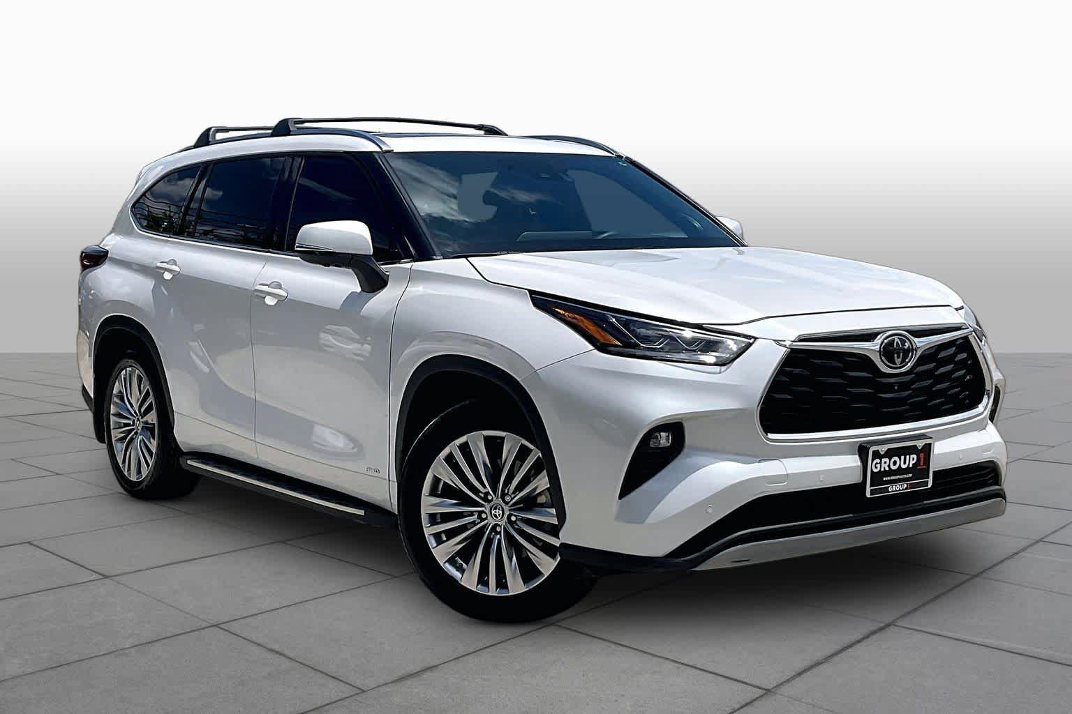 Used 2025 Toyota Highlander Platinum AWD/4WD image 3