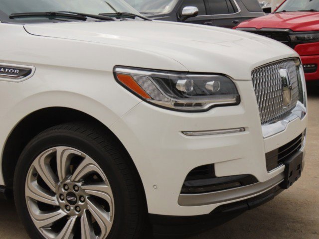 Certified 2024 Lincoln Navigator Premiere AWD/4WD image 5