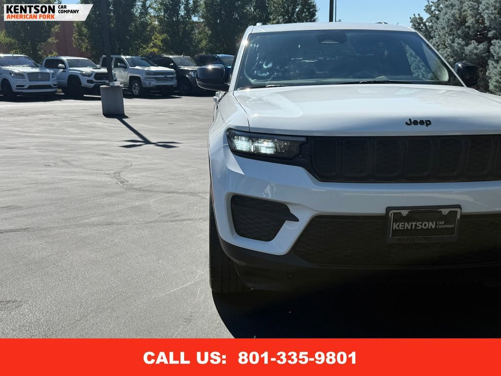 Used 2023 Jeep Grand Cherokee Altitude image 14